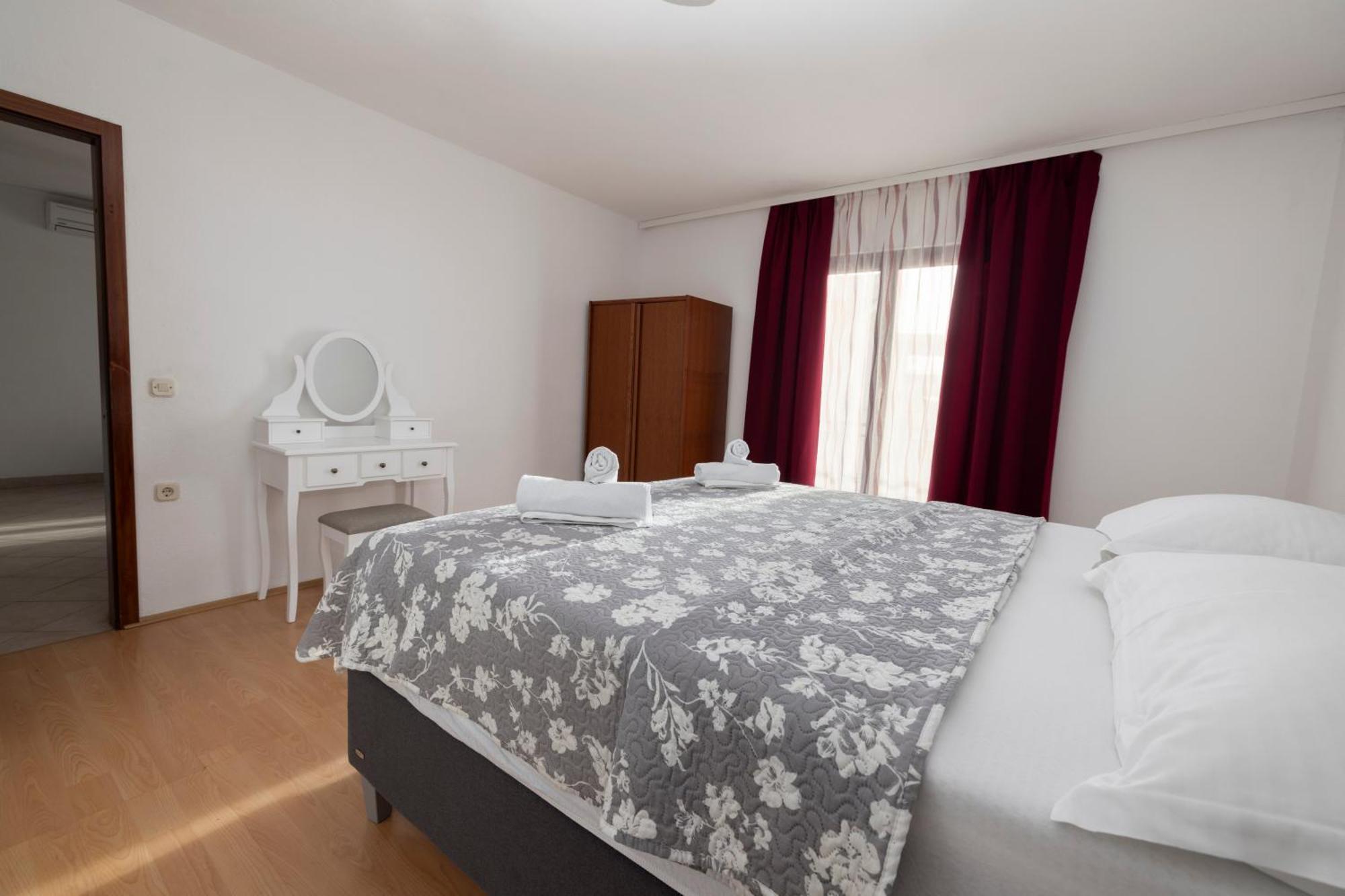 Apartments Family Roso Promajna Exterior foto