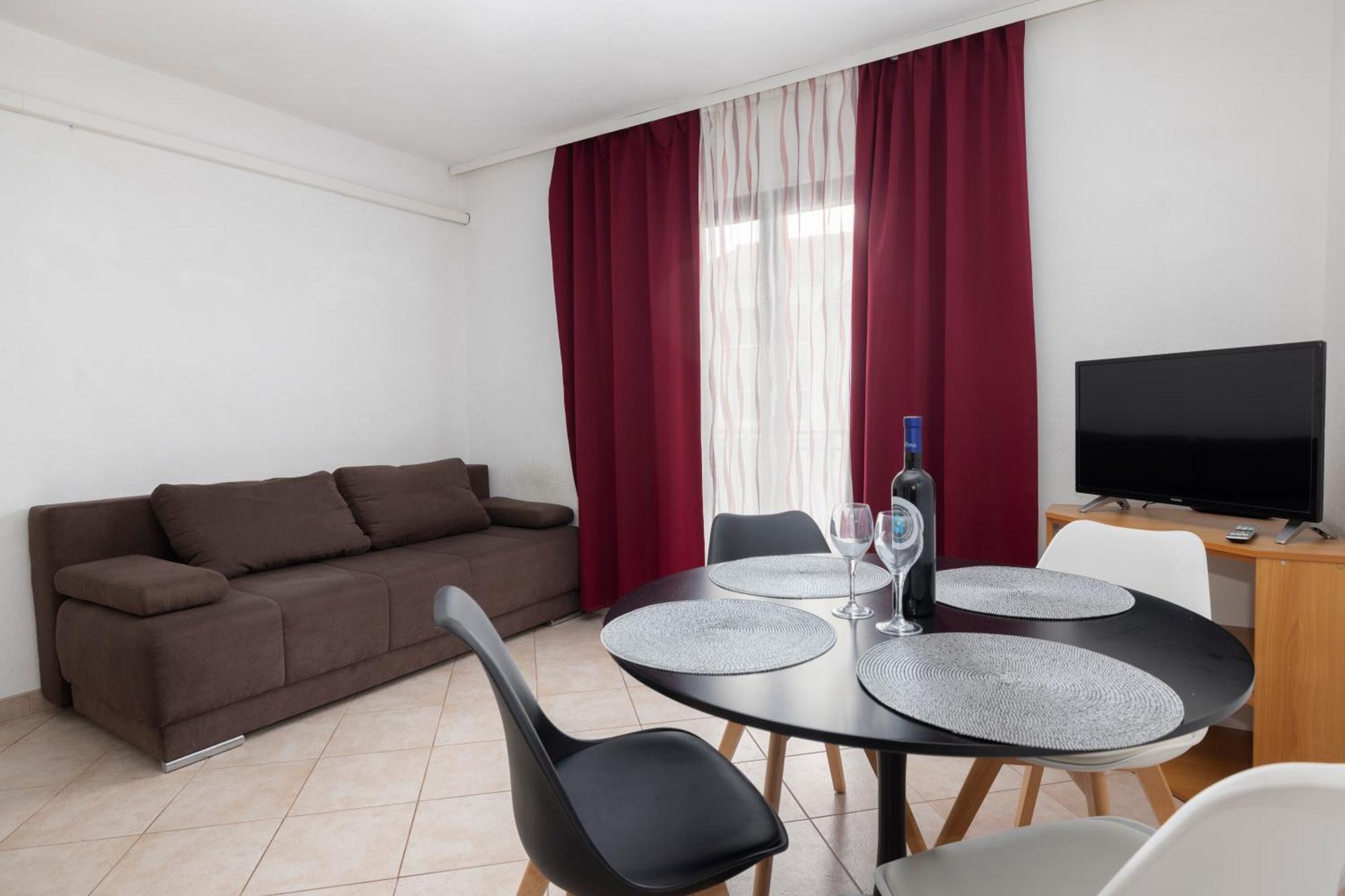 Apartments Family Roso Promajna Exterior foto