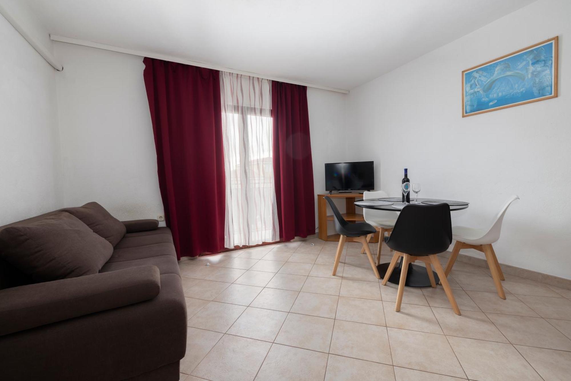 Apartments Family Roso Promajna Exterior foto