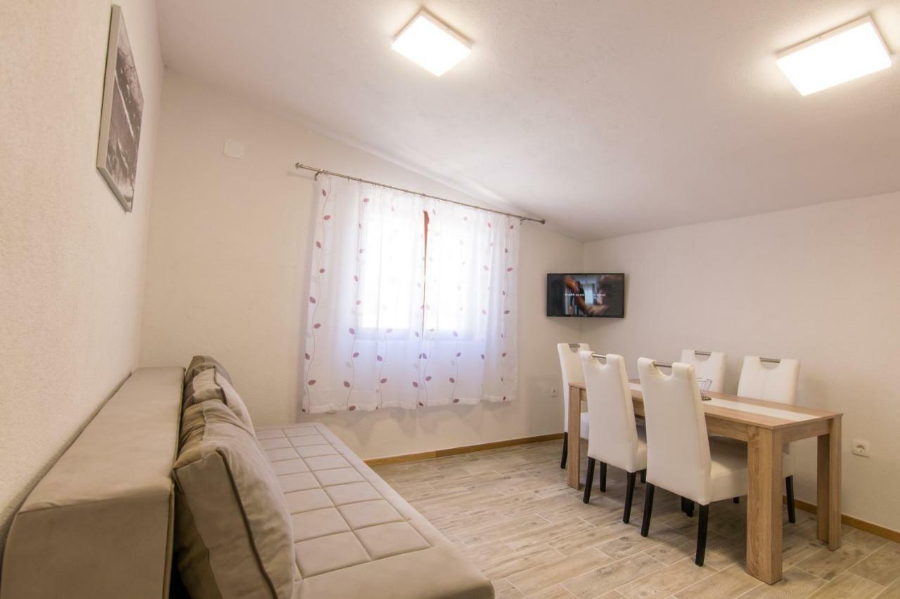 Apartments Family Roso Promajna Exterior foto