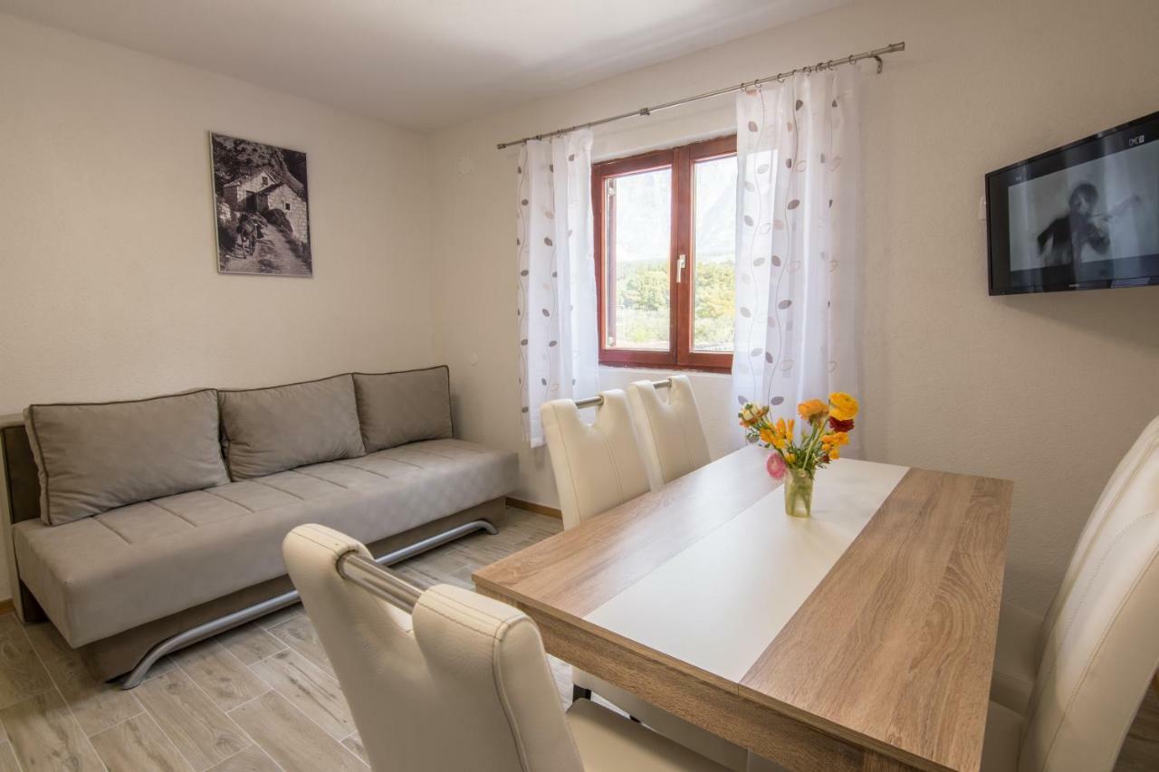 Apartments Family Roso Promajna Exterior foto