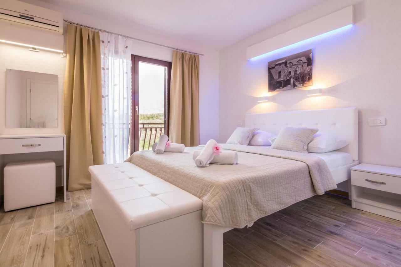 Apartments Family Roso Promajna Exterior foto