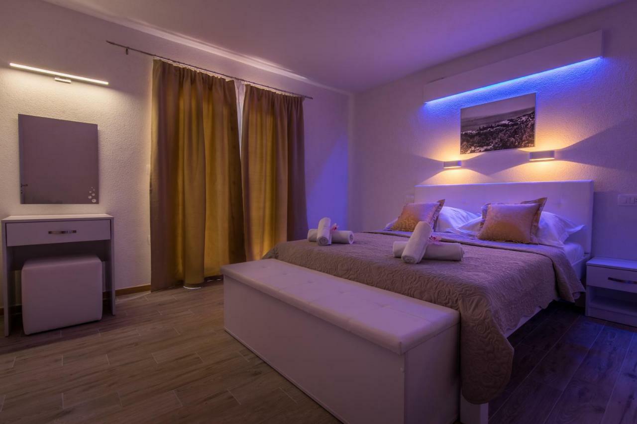 Apartments Family Roso Promajna Exterior foto